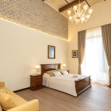 Kings In Apartment Rome
