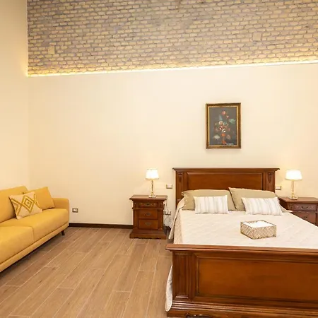 Kings In Apartment *