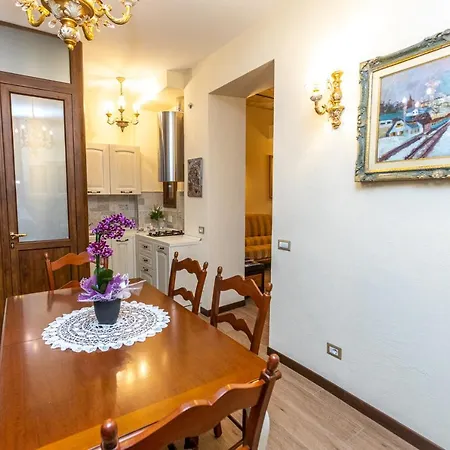 Kings In Apartment *