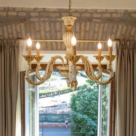 Kings In Apartment Rome